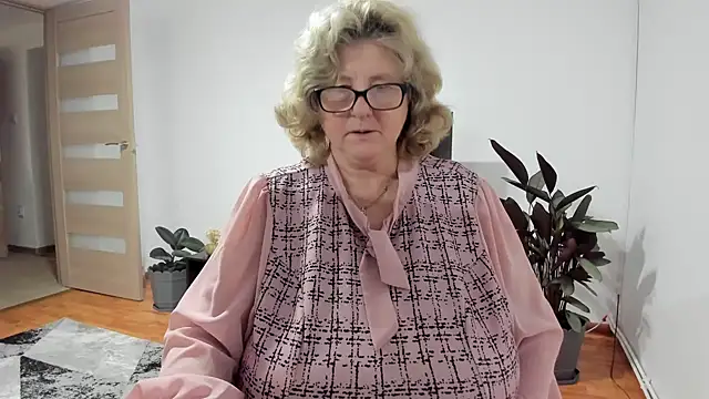 NoraJohnson6 online show from 12, 11, 2025