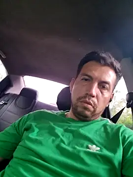 Snapshot of reyarturs13 chatting on 5, 2, 2025 reyarturs13 online show from 5, 2, 2025