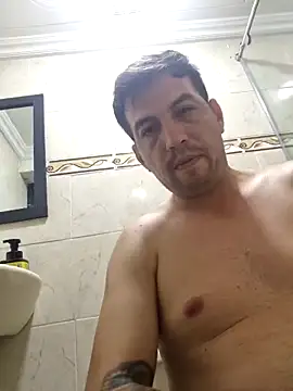 Snapshot of reyarturs13 chatting on 18, 2, 2025 reyarturs13 online show from 18, 2, 2025