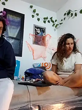 jeans and emma online show from 24, 10, 2025