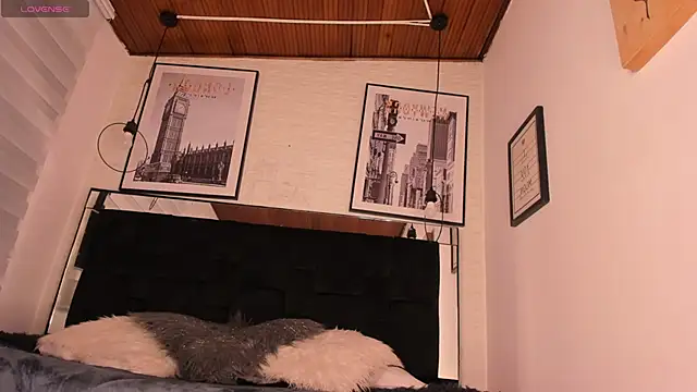 tylla  online show from 15, 11, 2025