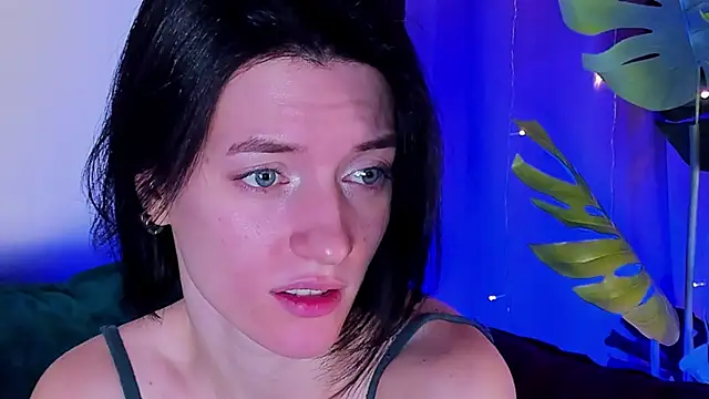 roxy riot  online show from 10, 2, 2025