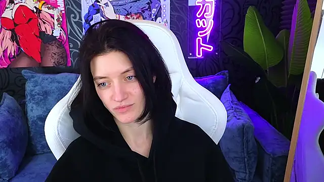 roxy riot  online show from 18, 2, 2025