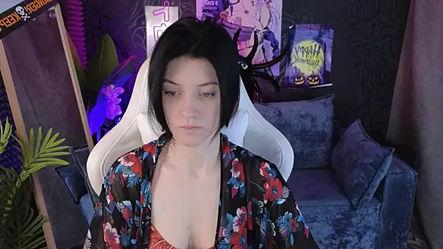 roxy riot  online show from 30, 10, 2025