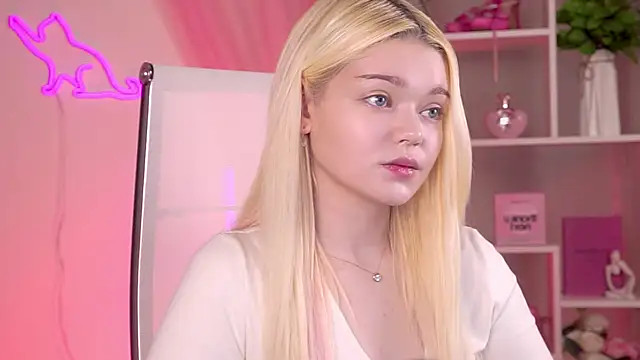 Snapshot of AdeleCartier chatting on 24, 4, 2026 AdeleCartier online show from 24, 4, 2026