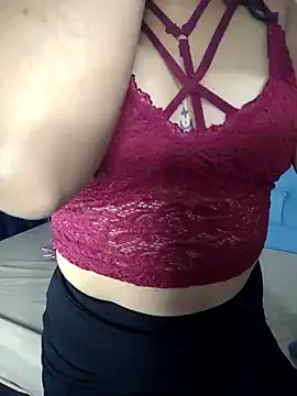 Snapshot of isabella_beauty_01 chatting on 8, 2, 2025 isabella beauty 01 online show from 8, 2, 2025