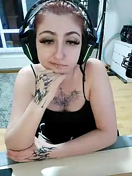 Snapshot of Gamergirl-Linela chatting on 5, 3, 2025 Gamergirl-Linela online show from 5, 3, 2025