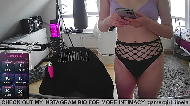 Snapshot of Gamergirl-Linela chatting on 12, 9, 2025 Gamergirl-Linela online show from 12, 9, 2025