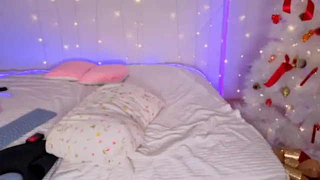 Snapshot of Nicole_Hampton chatting on 5, 1, 2026 Nicole Hampton online show from 5, 1, 2026