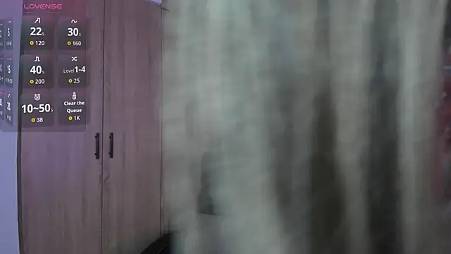 Cloee Rainbow1 online show from 4, 12, 2025