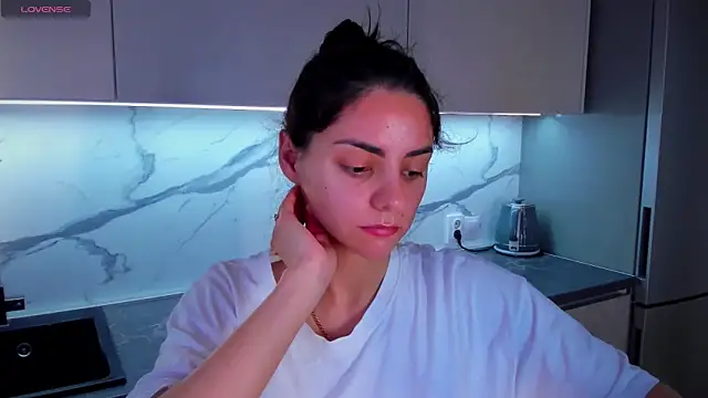Snapshot of EmiliaZen chatting on 16, 6, 2026 EmiliaZen online show from 16, 6, 2026
