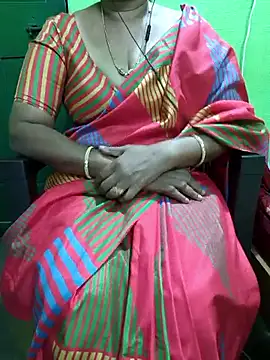 Snapshot of niiveditha chatting on 23, 9, 2025 niiveditha online show from 23, 9, 2025