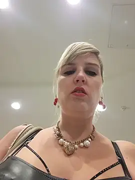 Snapshot of Sexybiene969 chatting on 27, 10, 2025 Sexybiene969 online show from 27, 10, 2025