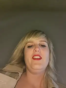 Snapshot of Sexybiene969 chatting on 5, 11, 2025 Sexybiene969 online show from 5, 11, 2025