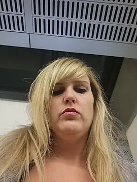 Snapshot of Sexybiene969 chatting on 11, 11, 2025 Sexybiene969 online show from 11, 11, 2025