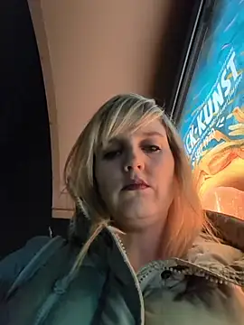 Snapshot of Sexybiene969 chatting on 4, 12, 2025 Sexybiene969 online show from 4, 12, 2025