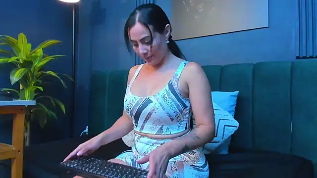 Snapshot of scarlet_edwars chatting on 17, 11, 2025 scarlet edwars online show from 17, 11, 2025