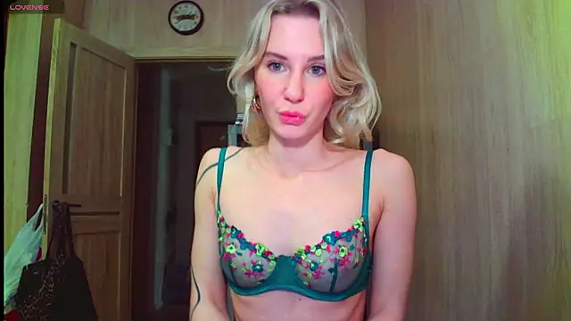 Caramel piegirl online show from 13, 1, 2026