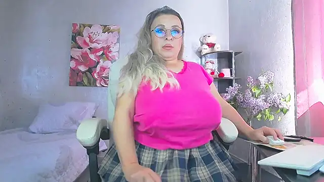 Snapshot of TwoFires chatting on 3, 5, 2026 TwoFires online show from 3, 5, 2026