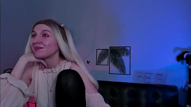 Snapshot of PhilippaAdamas chatting on 13, 3, 2025 PhilippaAdamas online show from 13, 3, 2025