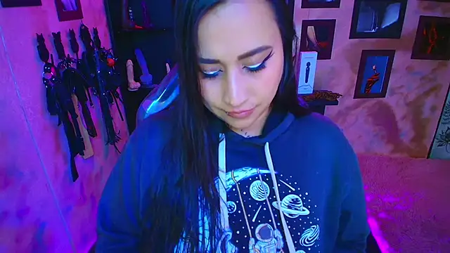 Snapshot of cherryy_bombshelll chatting on 17, 10, 2025 cherryy bombshelll online show from 17, 10, 2025