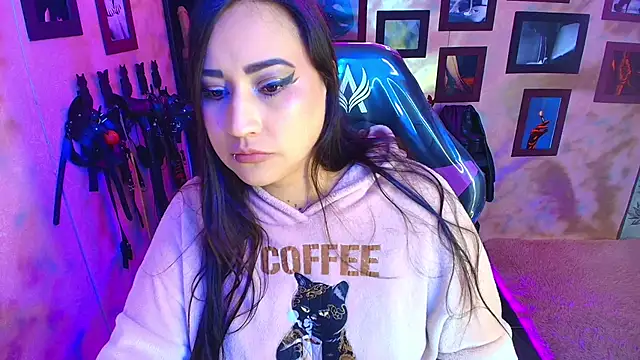 Snapshot of cherryy_bombshelll chatting on 6, 2, 2026 cherryy bombshelll online show from 6, 2, 2026