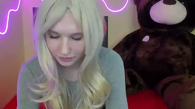 Snapshot of EvelinaLuu chatting on 21, 2, 2025 EvelinaLuu online show from 21, 2, 2025