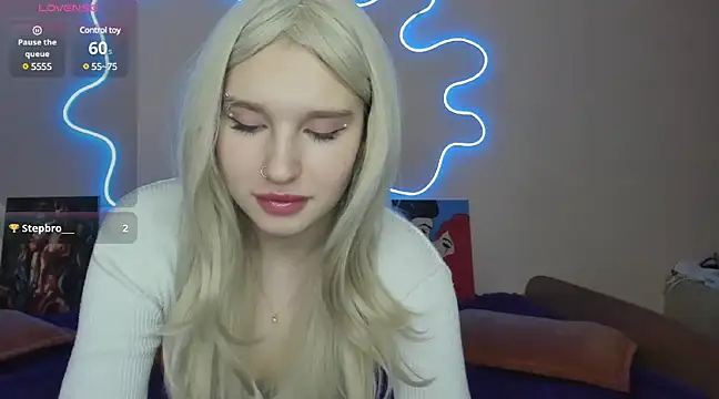 Snapshot of EvelinaLuu chatting on 7, 3, 2025 EvelinaLuu online show from 7, 3, 2025