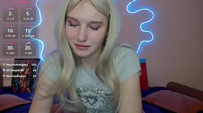 Snapshot of EvelinaLuu chatting on 12, 3, 2025 EvelinaLuu online show from 12, 3, 2025