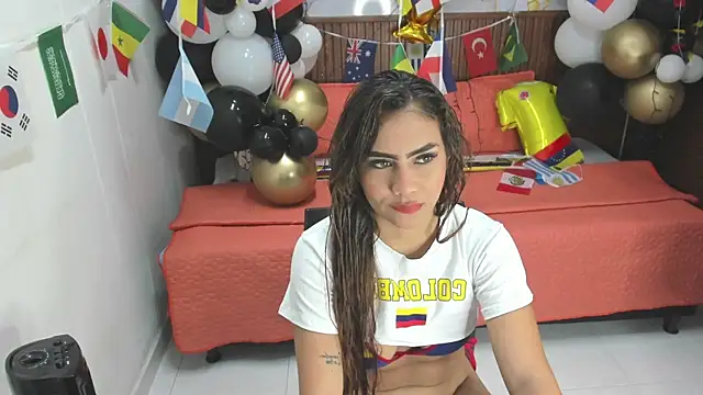 Snapshot of Holly_22 chatting on 17, 6, 2026 Holly 22 online show from 17, 6, 2026