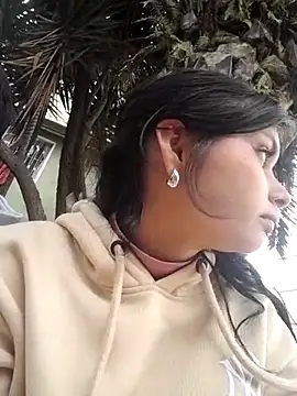 CHLOE ISABELL online show from 6, 3, 2025