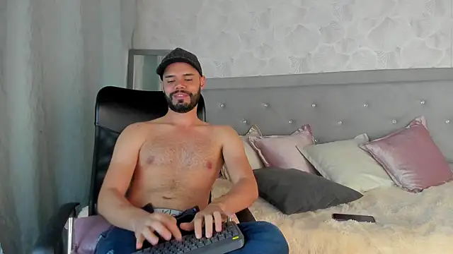 Luke Diaz7 online show from 6, 3, 2025