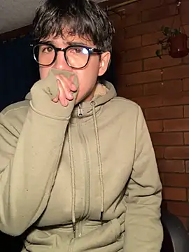 Snapshot of shadowsofgarden chatting on 20, 3, 2025 shadowsofgarden online show from 20, 3, 2025