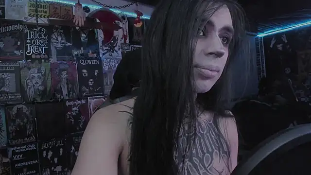 Snapshot of rotten_dreams chatting on 8, 11, 2025 rotten dreams online show from 8, 11, 2025