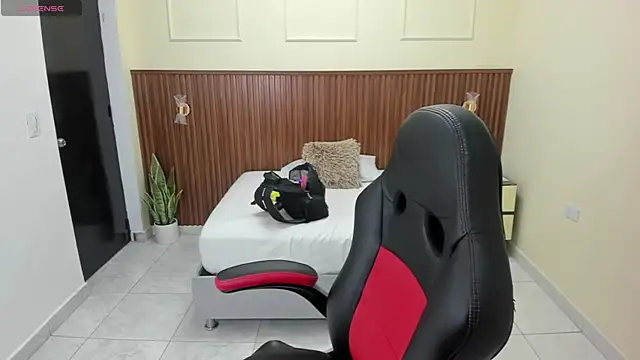 MELINAMARTINS online show from 25, 11, 2025