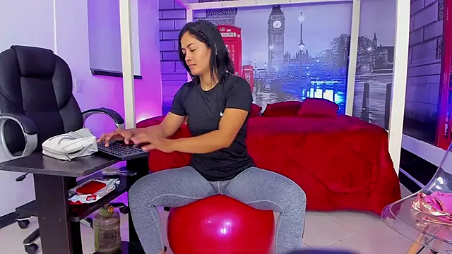 Snapshot of cristal_crossfitx chatting on 30, 6, 2026 cristal crossfitx online show from 30, 6, 2026
