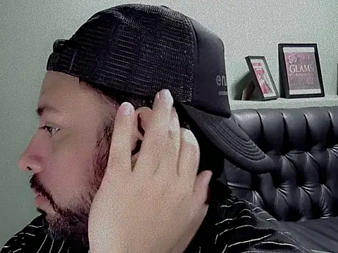 Snapshot of tonyglams chatting on 8, 10, 2025 tonyglams online show from 8, 10, 2025