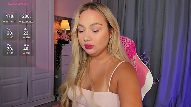 Snapshot of _Loneve__ chatting on 4, 10, 2025  Loneve   online show from 4, 10, 2025