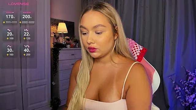 Snapshot of _Loneve__ chatting on 11, 10, 2025  Loneve   online show from 11, 10, 2025