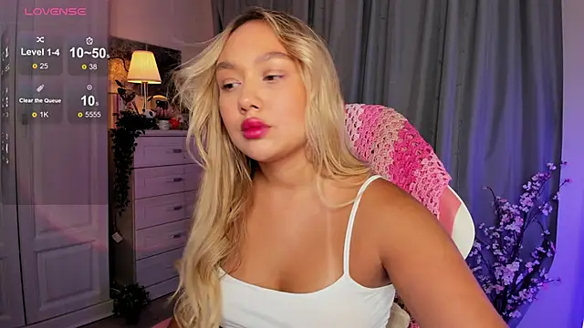 Snapshot of _Loneve__ chatting on 12, 10, 2025  Loneve   online show from 12, 10, 2025