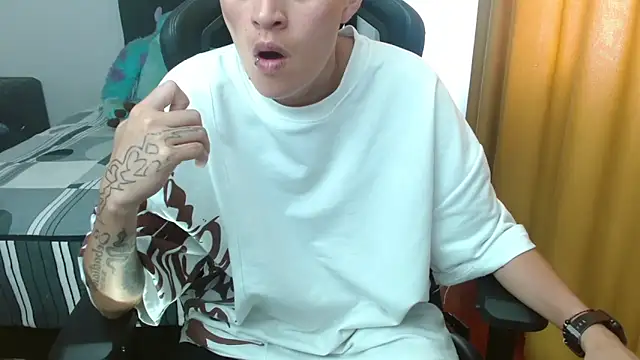 Snapshot of duo_peludoo chatting on 5, 6, 2026 duo peludoo online show from 5, 6, 2026