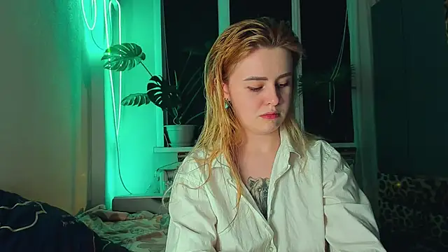 Alexa Pirs online show from 4, 3, 2025