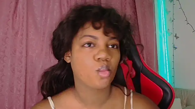 Daphnewalker   online show from 16, 12, 2025