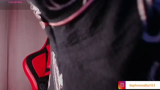 Daphnewalker   online show from 25, 2, 2026