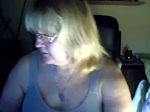 Snapshot of Violet5364 chatting on 8, 3, 2025 Violet5364 online show from 8, 3, 2025