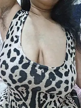 Snapshot of Jassi_Does chatting on 7, 7, 2026 Jassi Does online show from 7, 7, 2026
