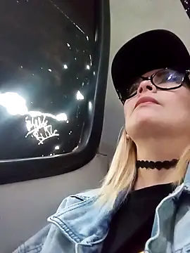 Snapshot of CandieGilson__ chatting on 12, 3, 2026 CandieGilson online show from 12, 3, 2026