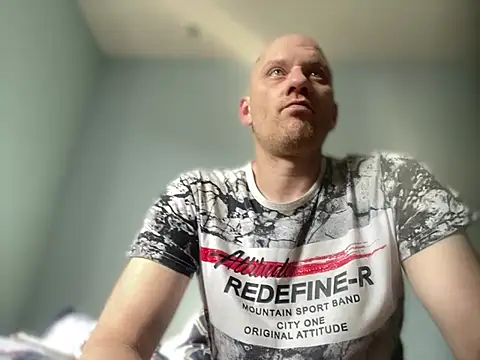 Krzysiekg123 online show from 19, 2, 2025