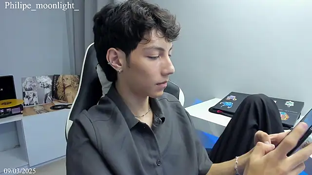 Snapshot of philipe_moonlight_ chatting on 10, 3, 2025 philipe moonlight online show from 10, 3, 2025