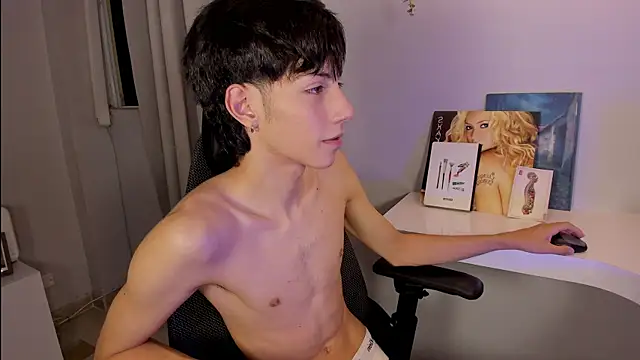 Snapshot of philipe_moonlight_ chatting on 12, 4, 2026 philipe moonlight online show from 12, 4, 2026